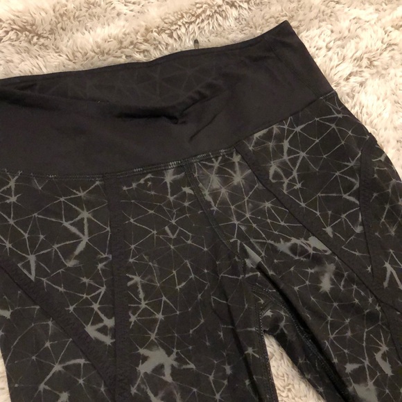 Black Cropped Lululemon Yoga pants (size 4) - Picture 2 of 4